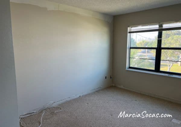 photo showing plain long wall in bedroom