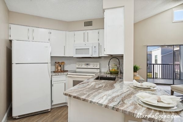 80s kitchen makeover with painted cabinets