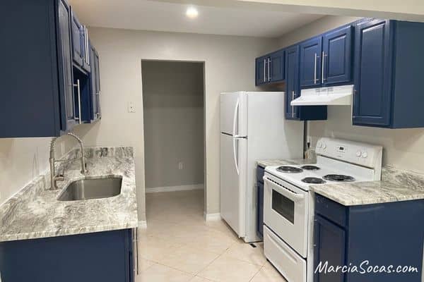 painting 80s kitchen cabinets blue