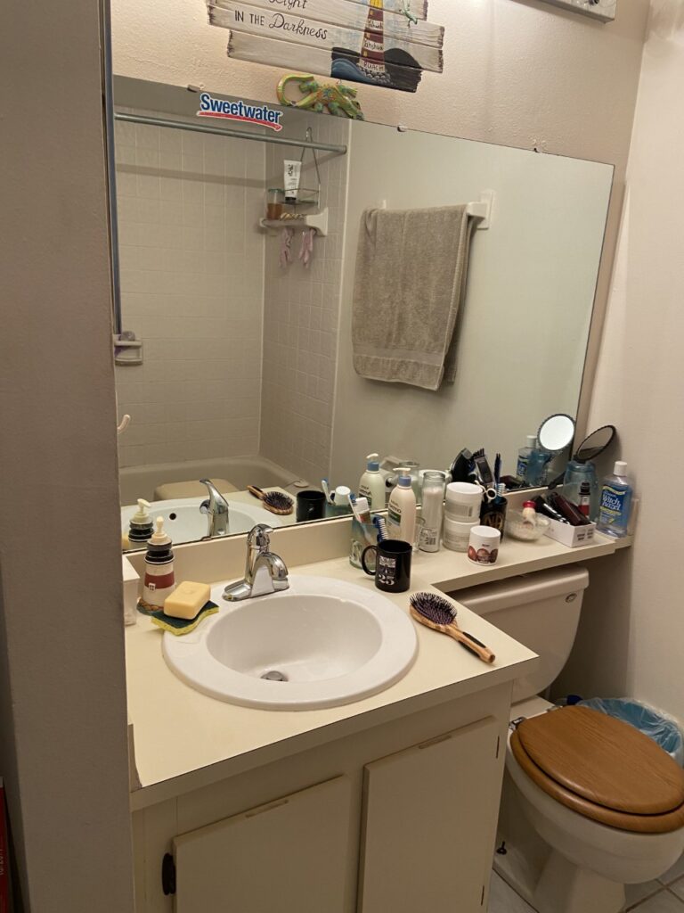 condo bathroom before renovation