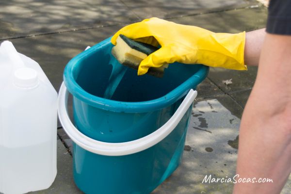 solution for cleaning paint off of tile